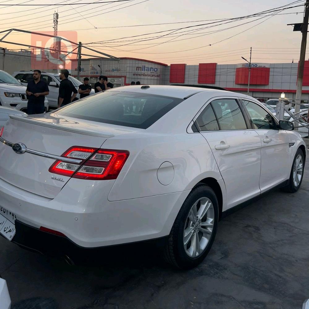 Ford Taurus